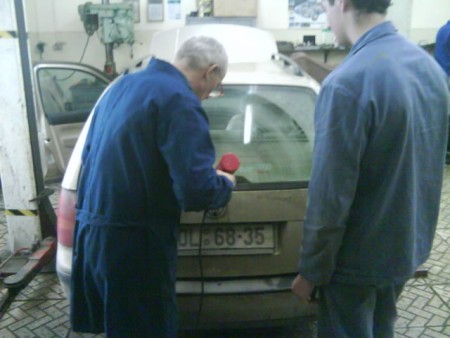 Oprava zadného ostrekovača na Volkswagen Pasat